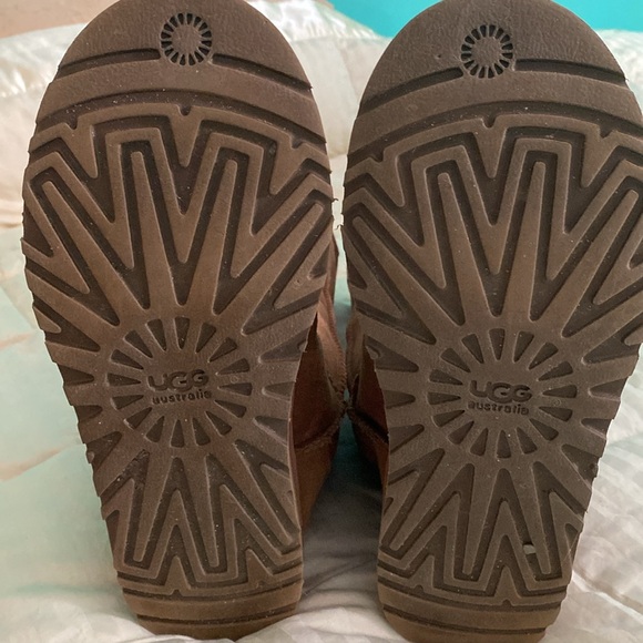 EUC UGG SUEDE/SHERPA BOOTS - Picture 3 of 4